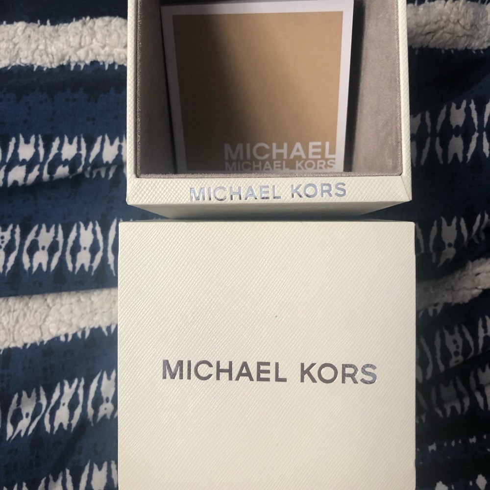 Brand new beautiful Michael Kors leather watch!! - Picture 2 of 4